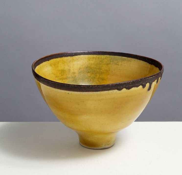 Pocelain-Bowl-1955-60-by-Lucie-Rie-photo-by-Phil-Sayer
